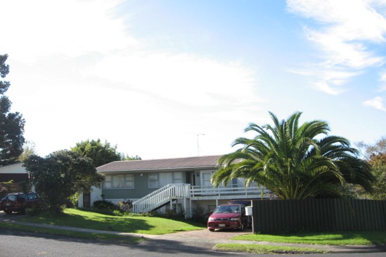 Photo of property in 1 Paulange Place, Pakuranga Heights, Auckland, 2010