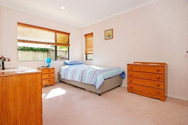 Photo of property in 44 Claremont Way, East Tamaki Heights, Auckland, 2016