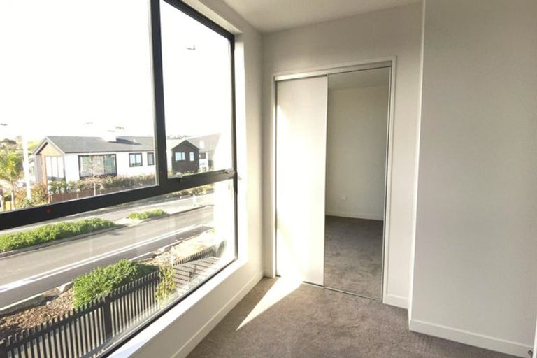 Photo of property in 1 Tawatawa Street, Long Bay, Auckland, 0630