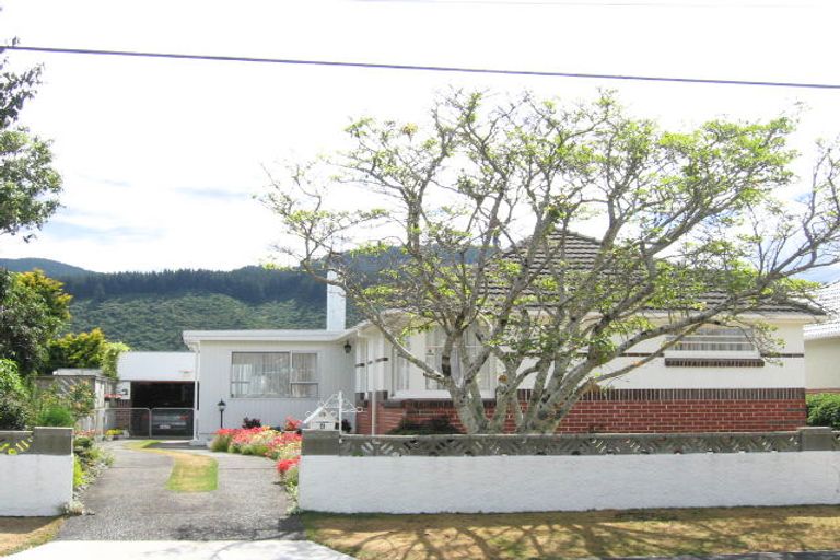 Photo of property in 4 Courtenay Road, Heretaunga, Upper Hutt, 5018