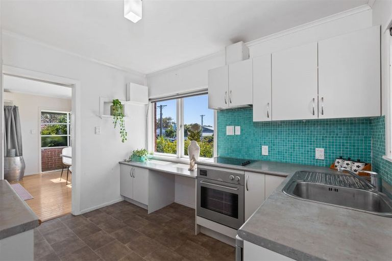 Photo of property in 1/134 Onewa Road, Northcote, Auckland, 0627