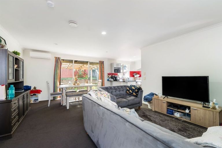 Photo of property in 1/322 West Coast Road, Glen Eden, Auckland, 0602