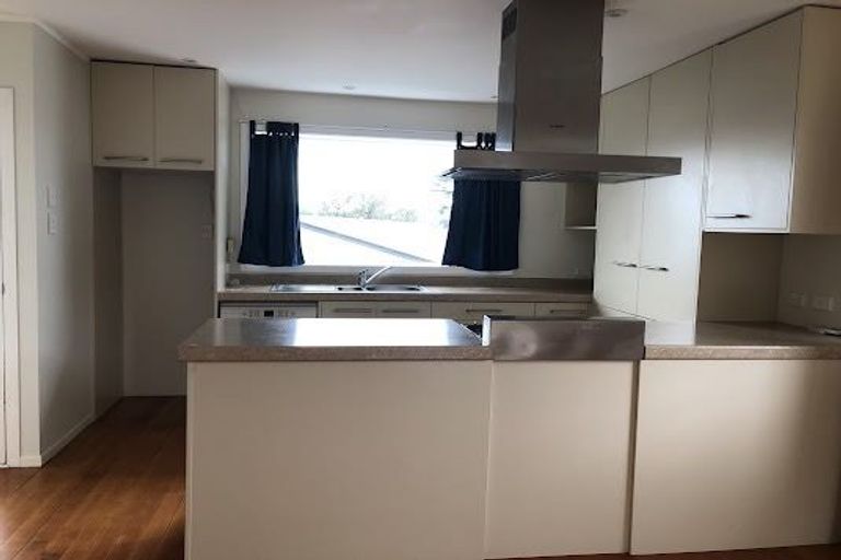 Photo of property in 4 La Trobe Street, Pakuranga Heights, Auckland, 2010