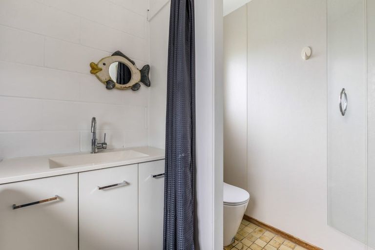 Photo of property in 12 Finlow Drive, Te Atatu South, Auckland, 0610