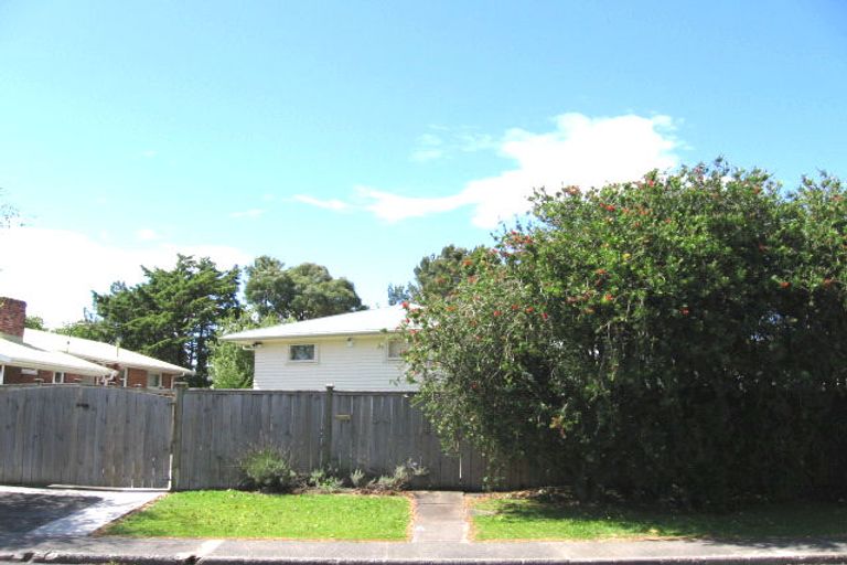 Photo of property in 15 Sylvia Road, Hillcrest, Auckland, 0627