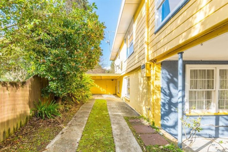 Photo of property in 15 Catalina Crescent, Forrest Hill, Auckland, 0620