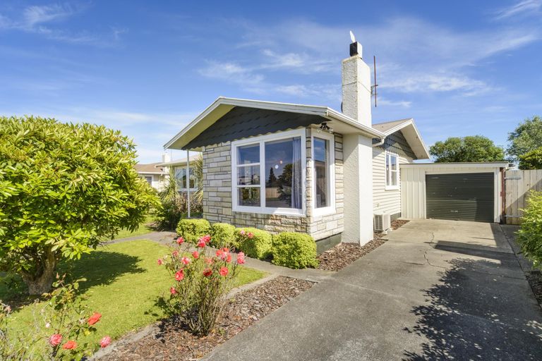 Photo of property in 43 Sutherland Crescent, Westbrook, Palmerston North, 4412