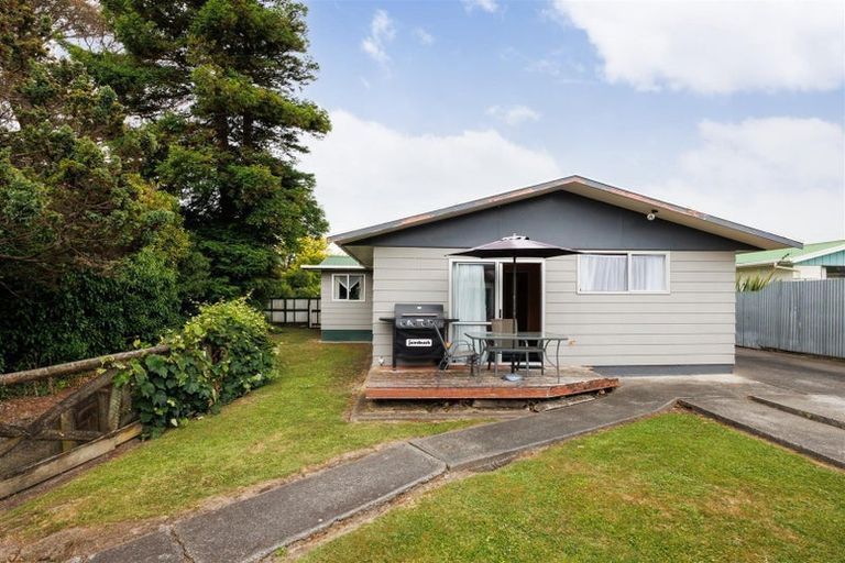 Photo of property in 19 Alexandra Street, Marton, 4710