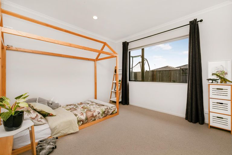 Photo of property in 11 Creda Road, Wattle Downs, Auckland, 2103