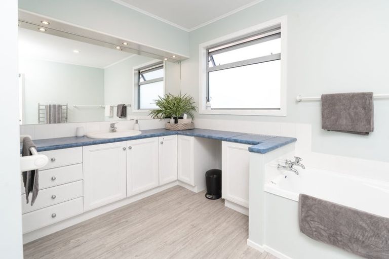 Photo of property in 39a Wharemauku Road, Raumati Beach, Paraparaumu, 5032