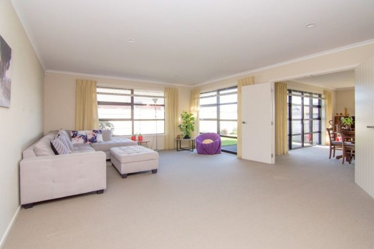 Photo of property in 8 Medallion Court, Kelvin Grove, Palmerston North, 4414