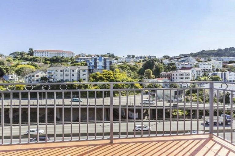 Photo of property in Atrium Towers, 7j/154 The Terrace, Wellington Central, Wellington, 6011