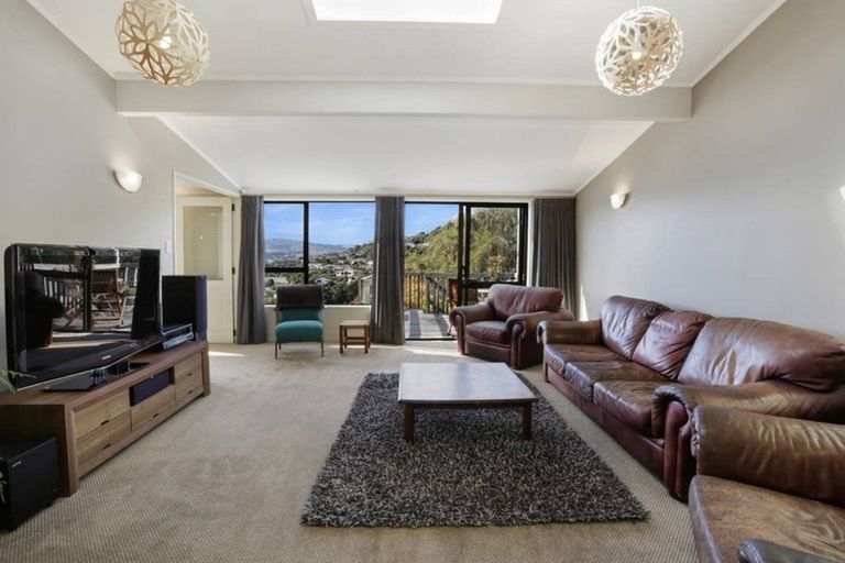 Photo of property in 33 Oak Avenue, Paremata, Porirua, 5024