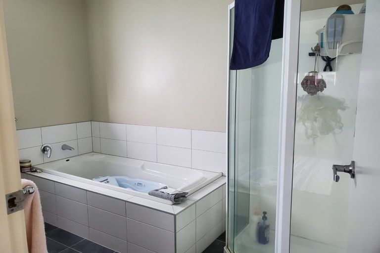 Photo of property in 20a Duncan Avenue, Te Atatu South, Auckland, 0610