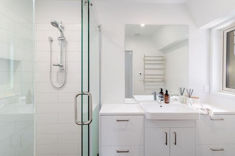 Photo of property in 93 Holly Road, St Albans, Christchurch, 8014