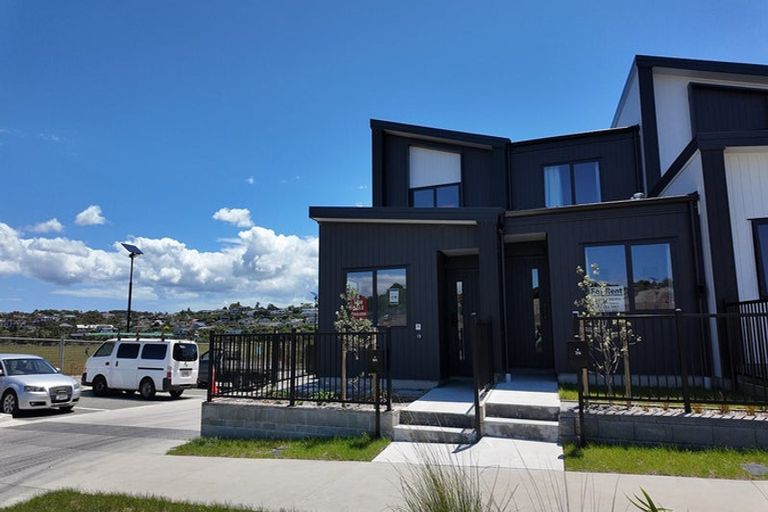 Photo of property in 8/4 Limestone Drive, Hobsonville, 0616