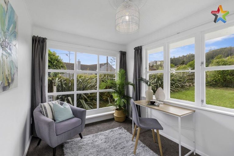 Photo of property in 347 Stokes Valley Road, Stokes Valley, Lower Hutt, 5019