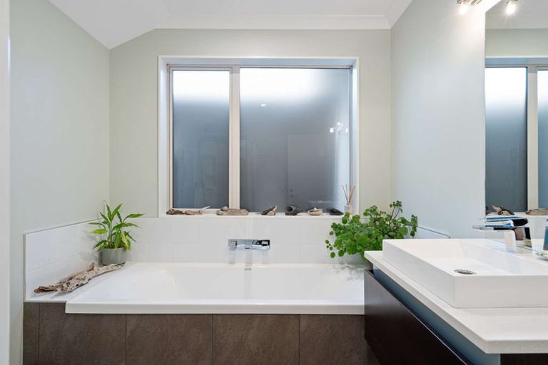 Photo of property in 28 Woodstock Place, Stoke, Nelson, 7011