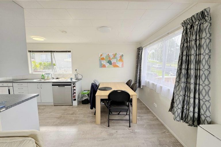 Photo of property in 21 Longreach Drive, Sunnyvale, Auckland, 0612