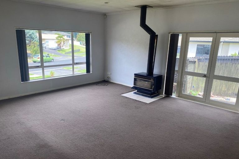 Photo of property in 17 De Havilland Drive, Goodwood Heights, Auckland, 2105