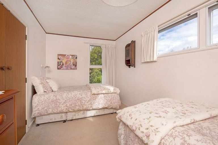 Photo of property in 76 Beechdale Crescent, Pakuranga Heights, Auckland, 2010