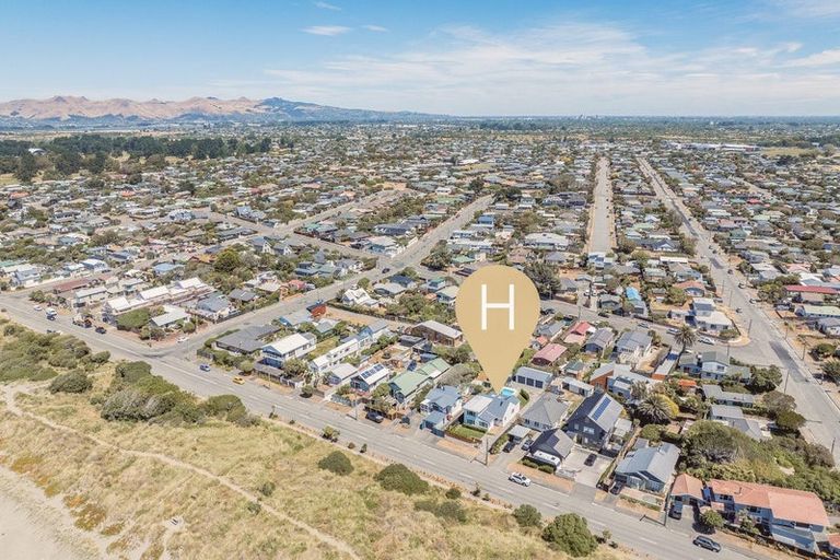 Photo of property in 35 Marine Parade, North New Brighton, Christchurch, 8083