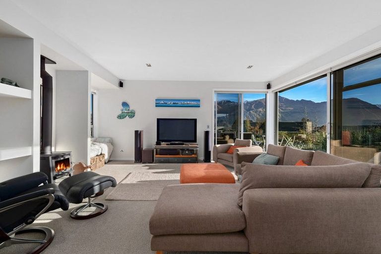 Photo of property in 10 Sunnyside Lane, Wanaka, 9305