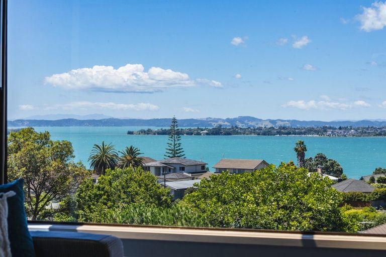 Photo of property in 2/7 Pounamu Place, Shelly Park, Auckland, 2014