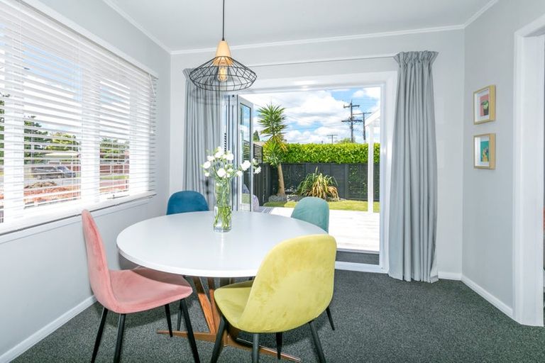 Photo of property in 15 Sandwich Road, St Andrews, Hamilton, 3200