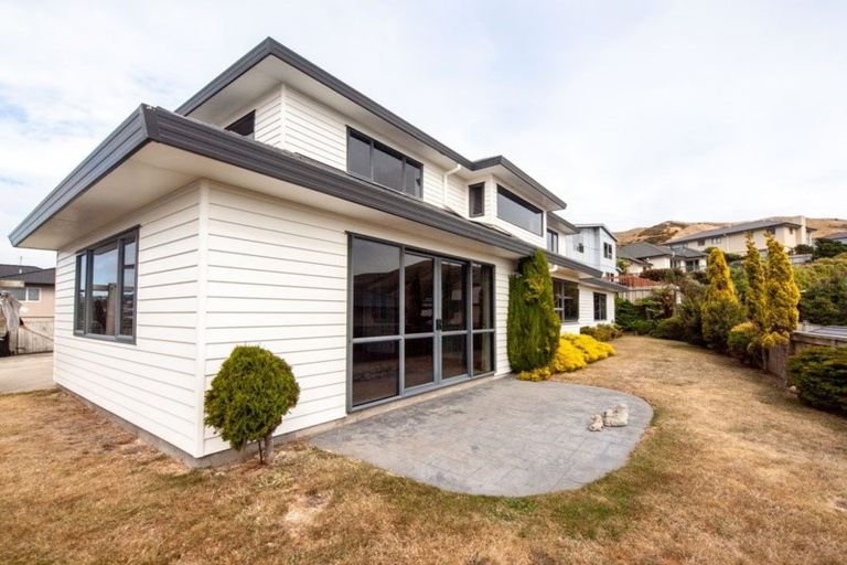 Photo of property in 61 Erlestoke Crescent, Churton Park, Wellington, 6037