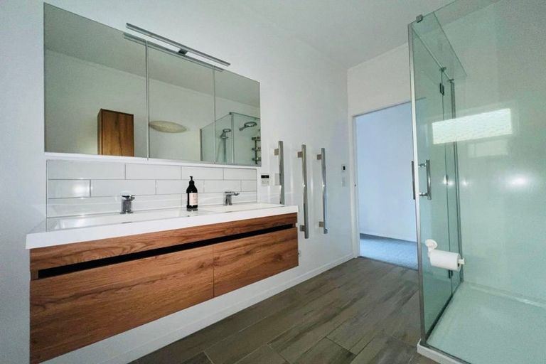 Photo of property in 32 Wairoa Road, Narrow Neck, Auckland, 0624