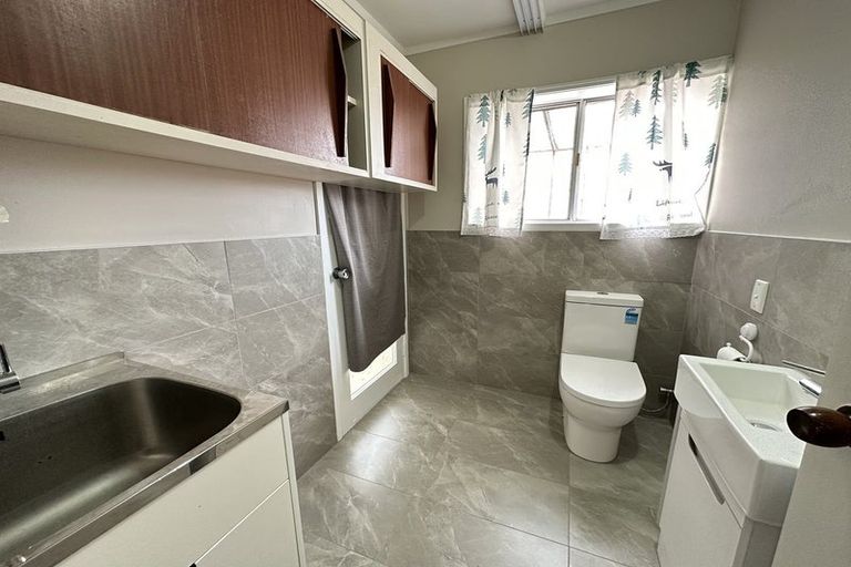 Photo of property in 209 Forrest Hill Road, Forrest Hill, Auckland, 0620