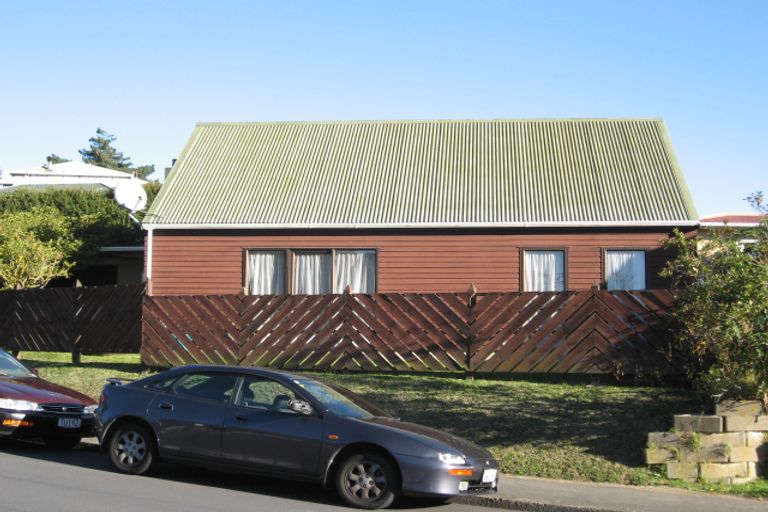 Photo of property in 2a Black Rock Road, Newlands, Wellington, 6037