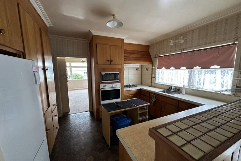 Photo of property in 72 Queenwood Road, Levin, 5510