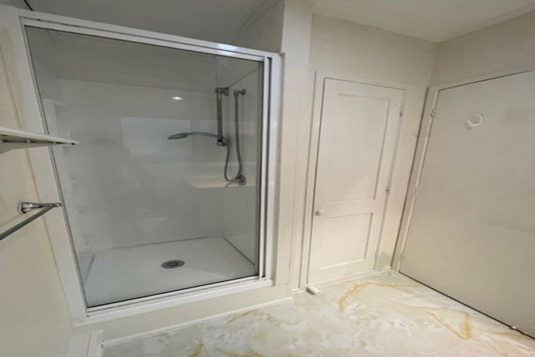 Photo of property in 22 Tauhinu Road, Greenhithe, Auckland, 0632