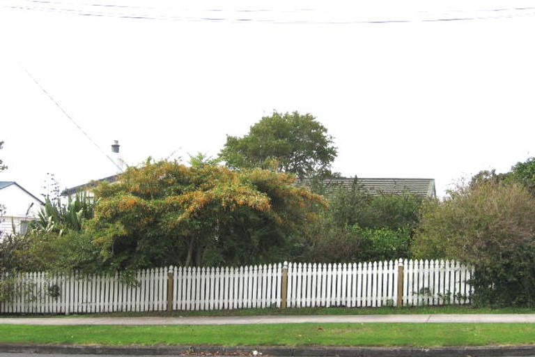 Photo of property in 93 Flanshaw Road, Te Atatu South, Auckland, 0610