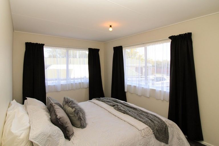 Photo of property in 17 Baillie Crescent, Carterton, 5713