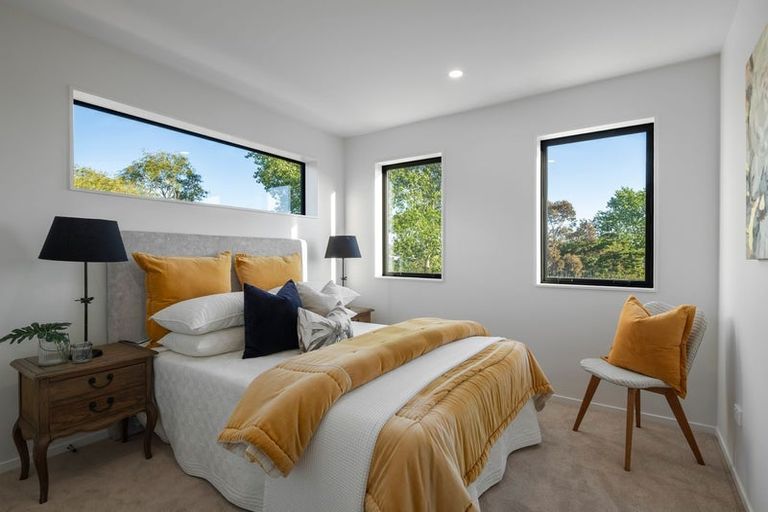 Photo of property in 1 Rengarenga Rise, Fairview Heights, Auckland, 0632