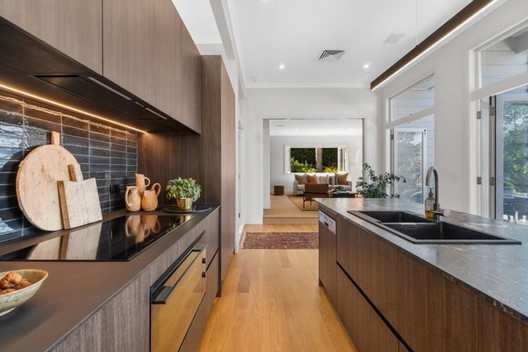 Photo of property in 21 St Aubyn Street, Devonport, Auckland, 0624