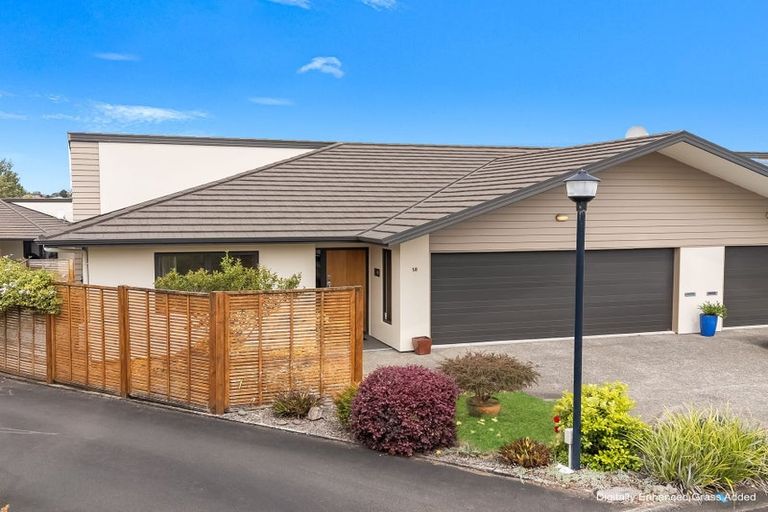 Photo of property in Caversham Park, 2/18 Caversham Road, Westmere, Whanganui, 4501