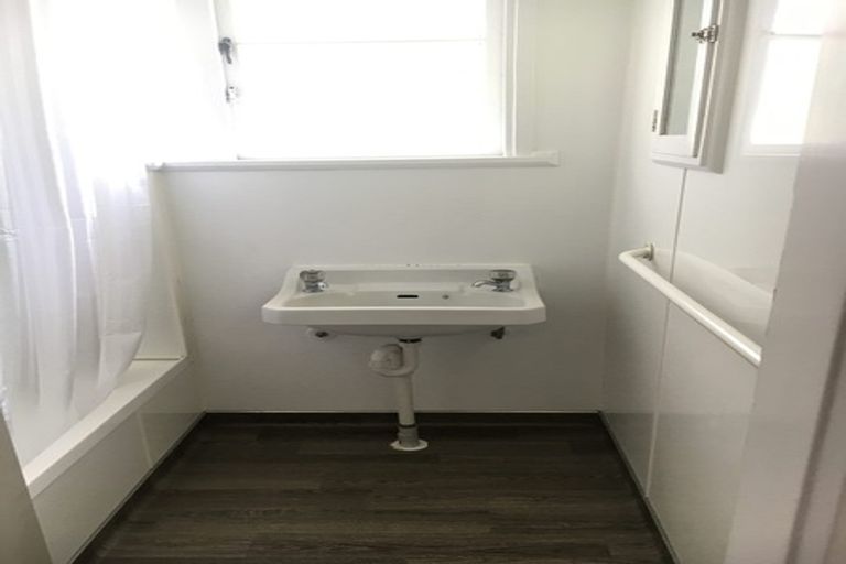 Photo of property in 24 Sare Crescent, Fairfield, Hamilton, 3214