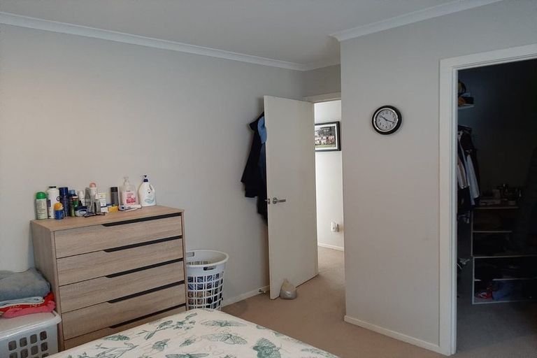 Photo of property in 60b Cyclarama Crescent, Massey, Auckland, 0614