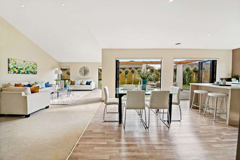 Photo of property in 25 Erne Crescent, East Tamaki, Auckland, 2016