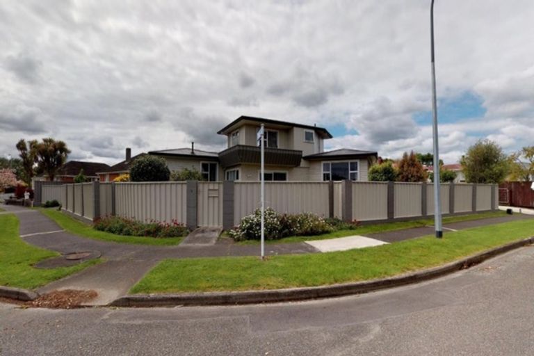 Photo of property in 9 Waterloo Crescent, Hokowhitu, Palmerston North, 4410