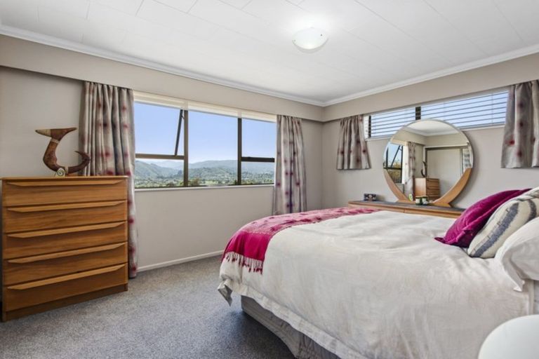 Photo of property in 32 Seymour Grove, Kingsley Heights, Upper Hutt, 5018