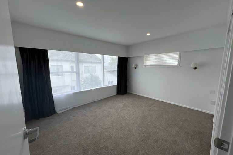 Photo of property in 5/2 Argyle Terrace, Milford, Auckland, 0620