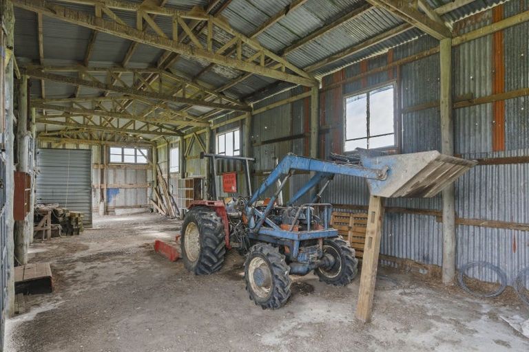 Photo of property in 225 Kuku Beach Road, Kuku, Manakau, 5570