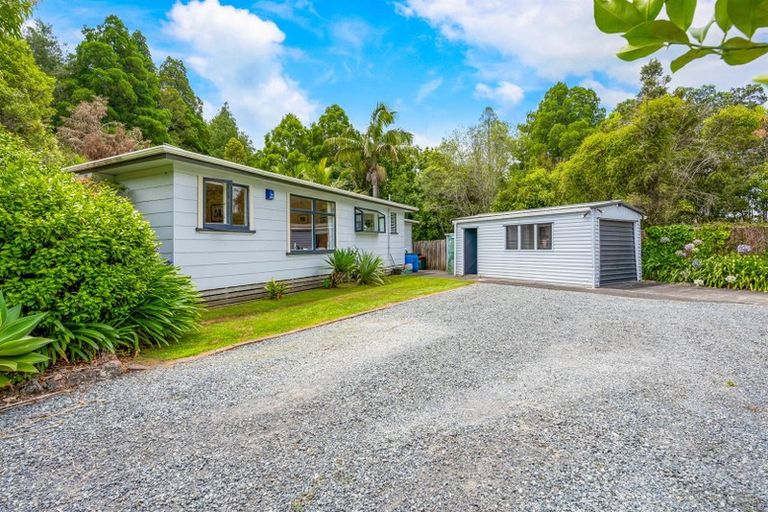 Photo of property in 13 Awaruku Road, Torbay, Auckland, 0630