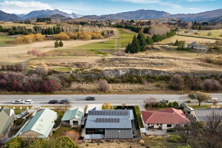 Photo of property in 41 Mcdonnell Road, Arrowtown, 9302