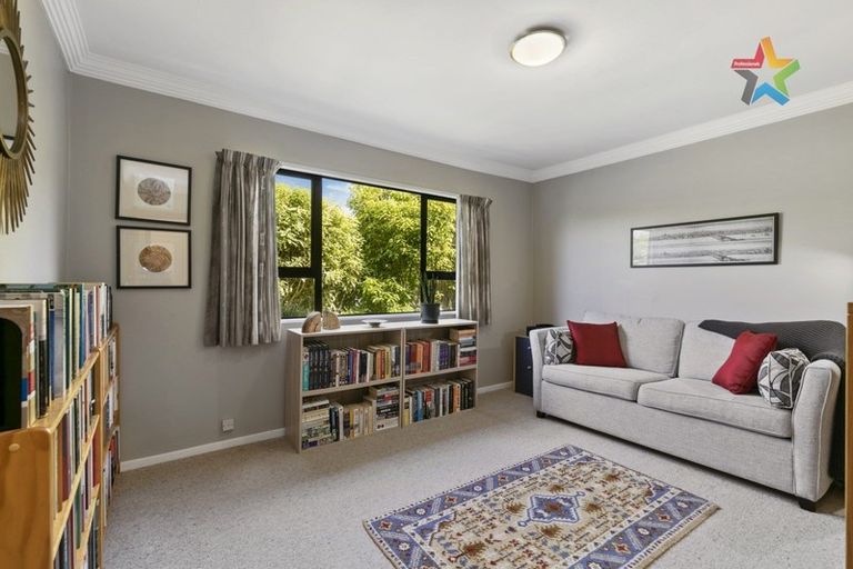 Photo of property in 7 Pekanga Road, Normandale, Lower Hutt, 5010